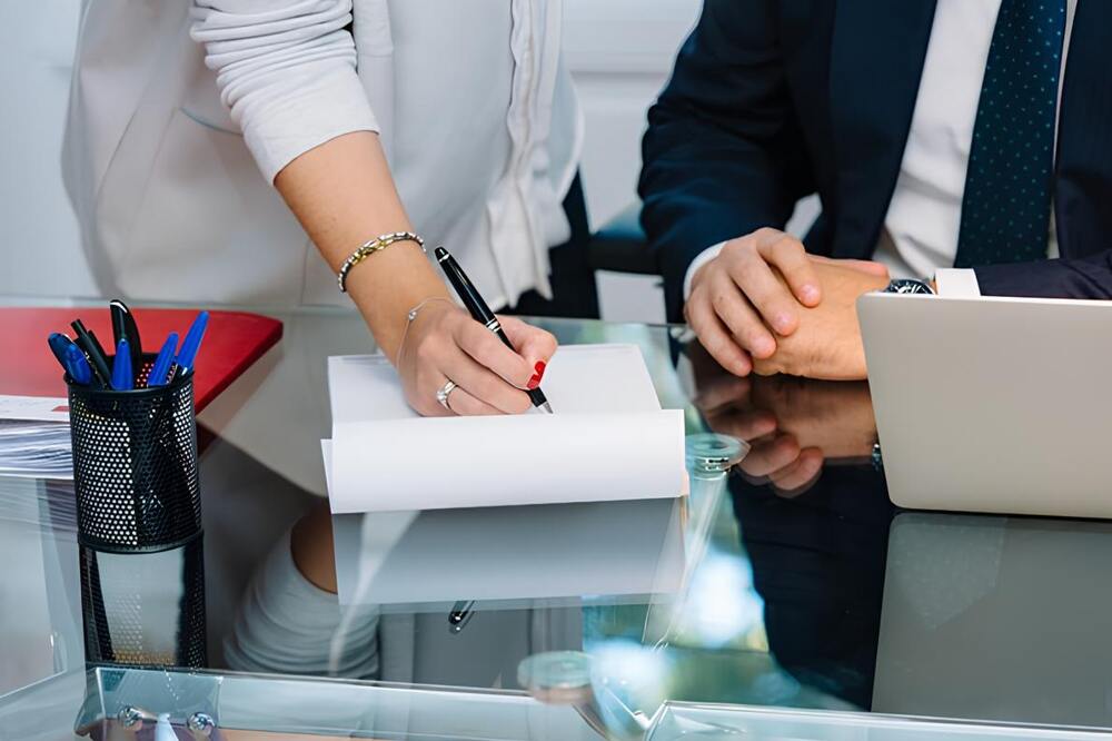 Jak założyć firmę i kiedy warto skorzystać z pomocy profesjonalistów?