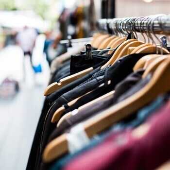 Czy warto założyć własny sklep z odzieżą używaną?