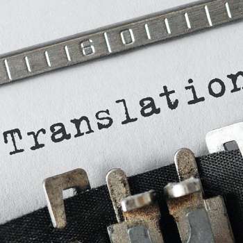 Biuro tłumaczeń to nie tylko tłumacze - jak działa agencja tłumaczeniowa i kogo zatrudnia?