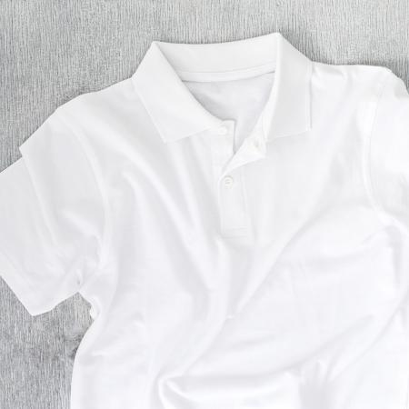 Koszulki polo z logo czy T-shirty reklamowe - co lepiej sprawdzi się dla Twojego zespołu?